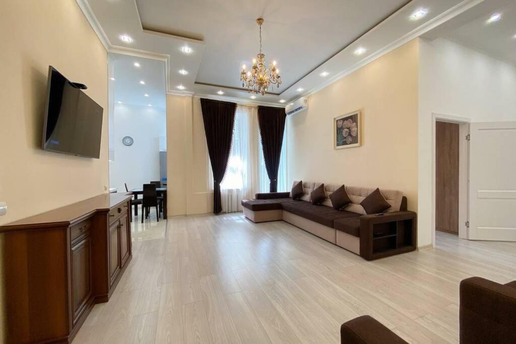 Comfortable Luxury Apartment With 3 Rooms. Center Heart Of Kiev Extérieur photo