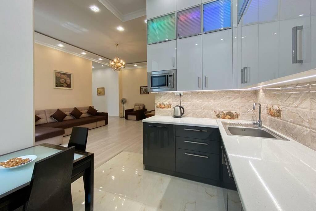 Comfortable Luxury Apartment With 3 Rooms. Center Heart Of Kiev Extérieur photo