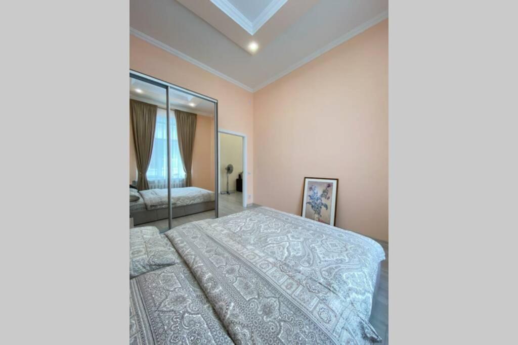 Comfortable Luxury Apartment With 3 Rooms. Center Heart Of Kiev Extérieur photo