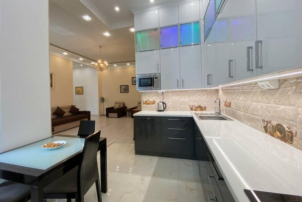 Comfortable Luxury Apartment With 3 Rooms. Center Heart Of Kiev Extérieur photo