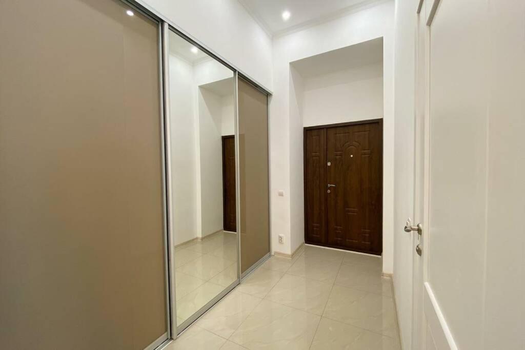 Comfortable Luxury Apartment With 3 Rooms. Center Heart Of Kiev Extérieur photo