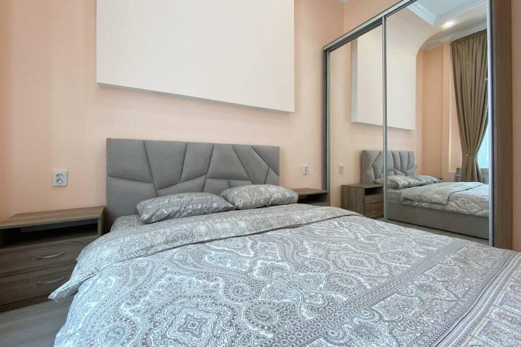 Comfortable Luxury Apartment With 3 Rooms. Center Heart Of Kiev Extérieur photo