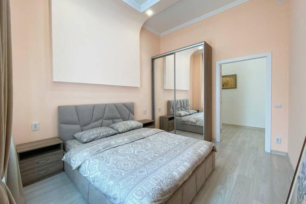Comfortable Luxury Apartment With 3 Rooms. Center Heart Of Kiev Extérieur photo