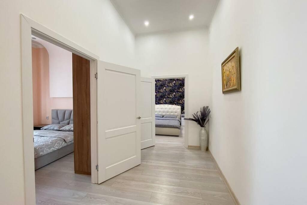 Comfortable Luxury Apartment With 3 Rooms. Center Heart Of Kiev Extérieur photo